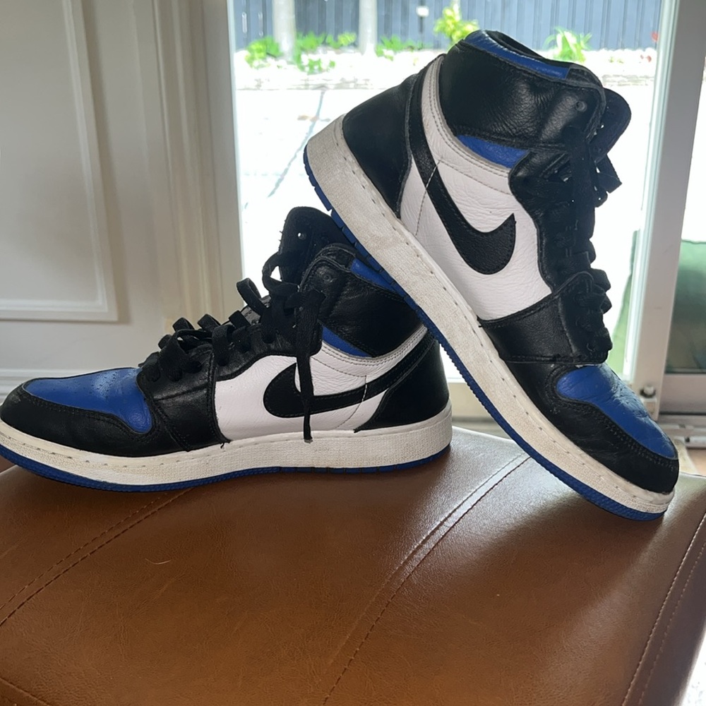Jordon 1 Nike Black and Blue Sneakers High-Top Design